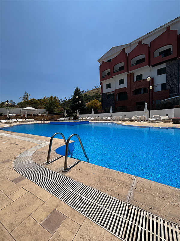 piscina-hotel-biancaneve-5